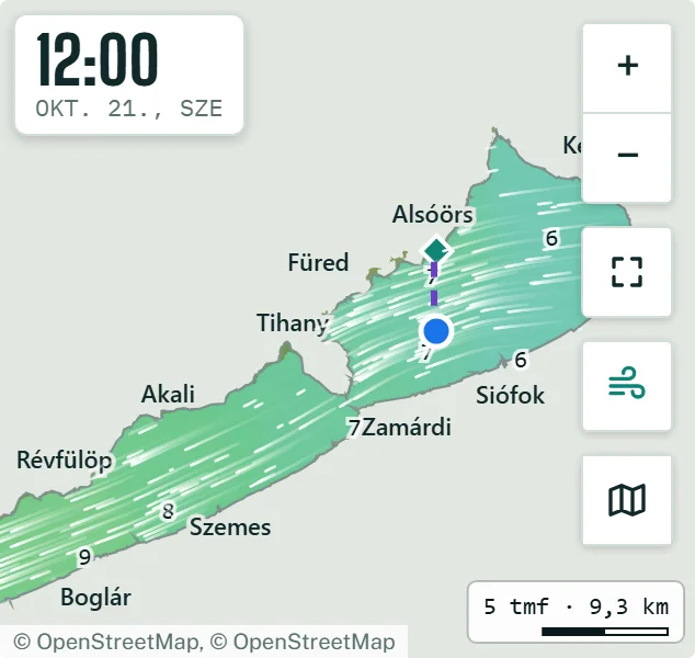 A Balaton térképe a szélmezővel, a saját pozíció kék jelzése és az innen haza vonal Alsóörs felé